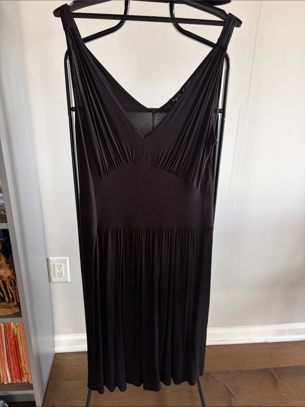 Agnes B. Paris . Beautiful Black Sleeveless V-Neck Maxi Dress